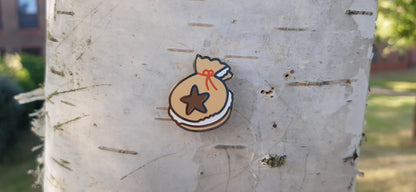 Money Bag Leaf Fossil Macaron Hard Enamel Pin // Cute Animal Crossing Bakery // 25 mm wide // Gold plated metal